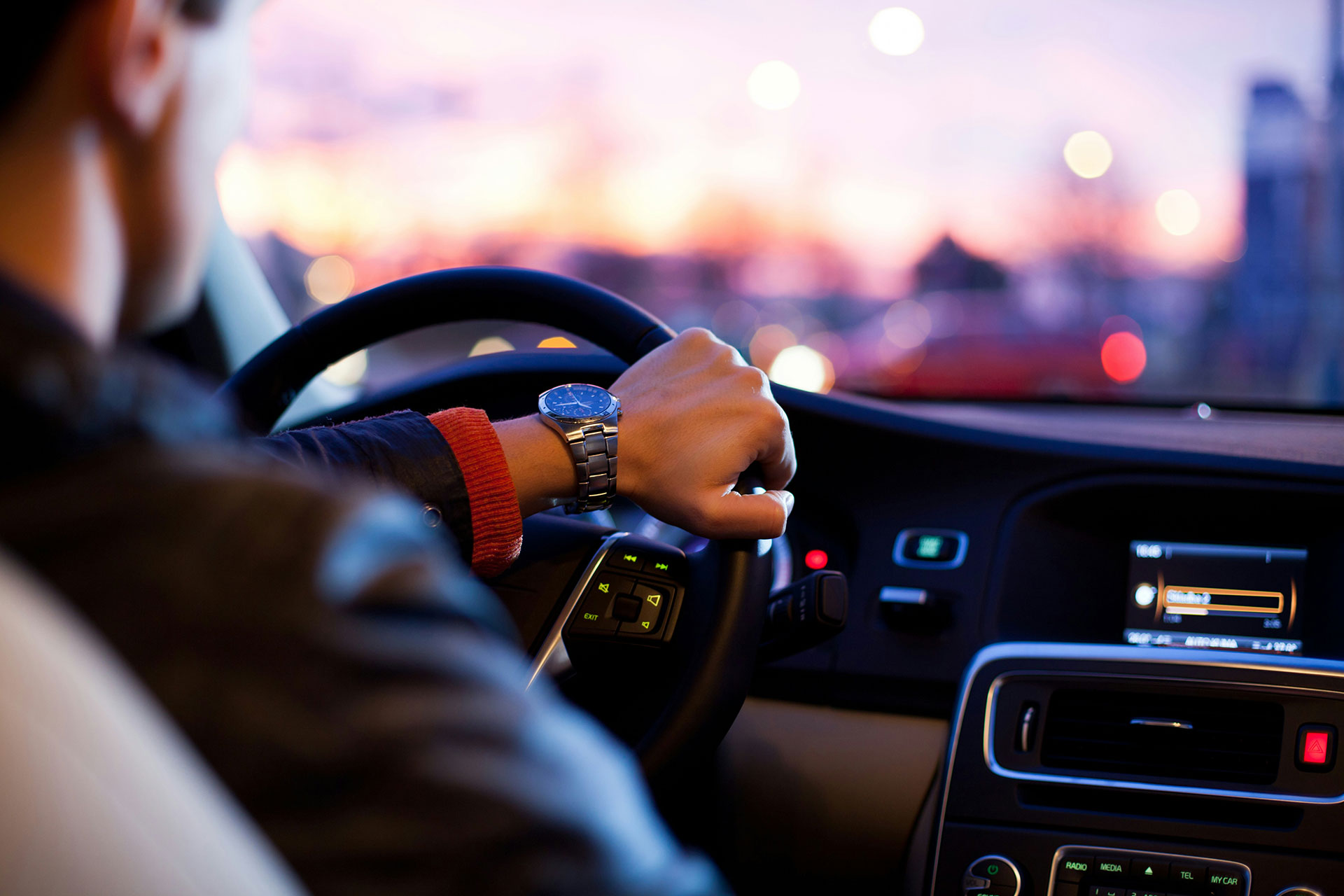 Vous avez besoin d’un chauffeur privé pour entreprise à Paris ? Que ce soit pour des réunions, des rendez-vous clients ou des transferts professionnels, contactez LE VTC Francais